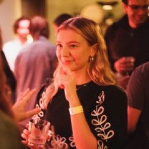 Profile photo of Laura (HR Consultant)